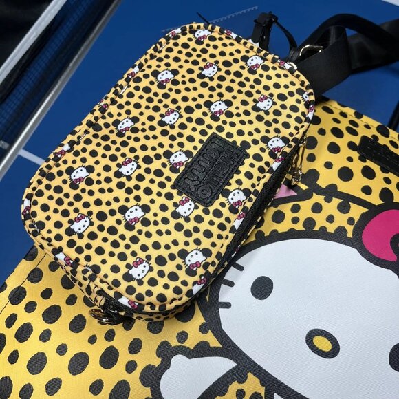 Hello kitty Bioworld Cheetah Print Travel Tote Bag 3 Piece Set NWT - Picture 2 of 5